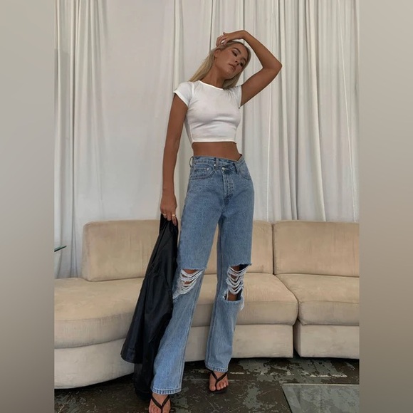 Princess Polly HOLLY Highrise ASYMMETRIC RIPPED LEG JEANS LIGHT WASH DENIM - Picture 1 of 10